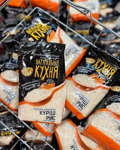 Пакеты риса для плова «Натуральная Кухня» в корзине магазина